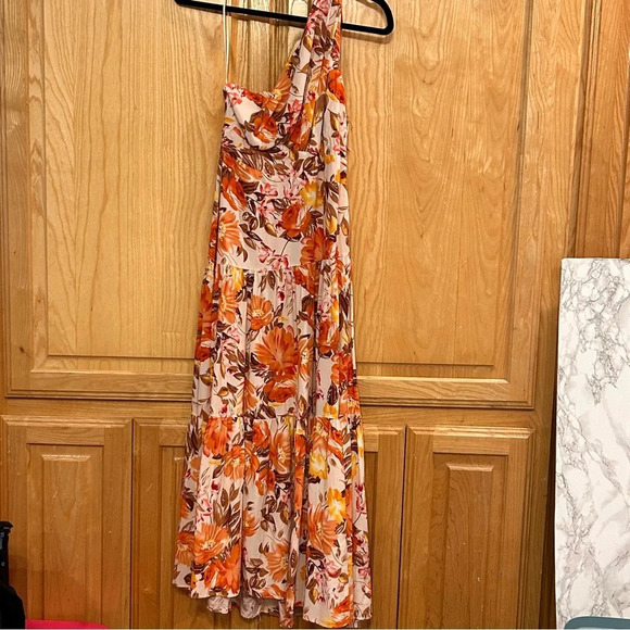 Petal & Pup Marietta Floral One-Shoulder Sundress Orange floral maxi size 4 - Picture 2 of 12